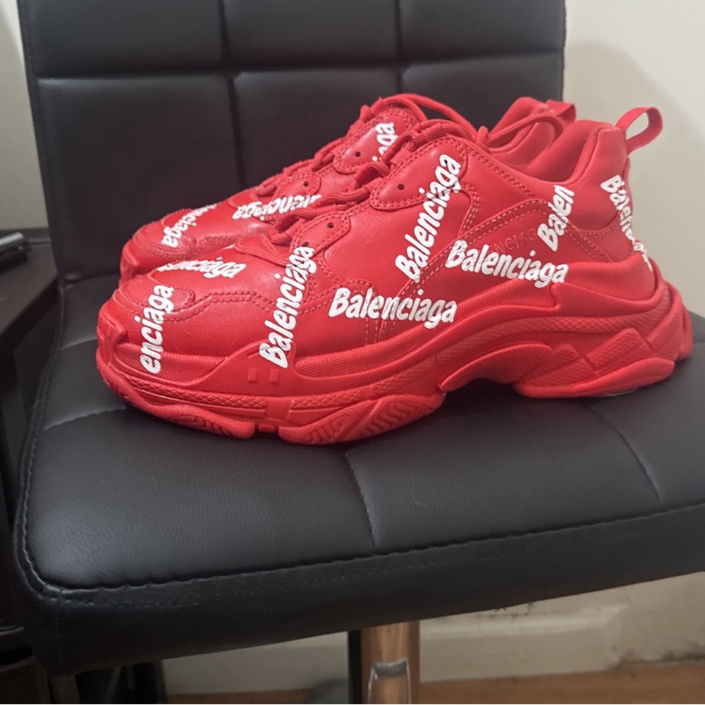 Red Balenciaga triple s size 43
